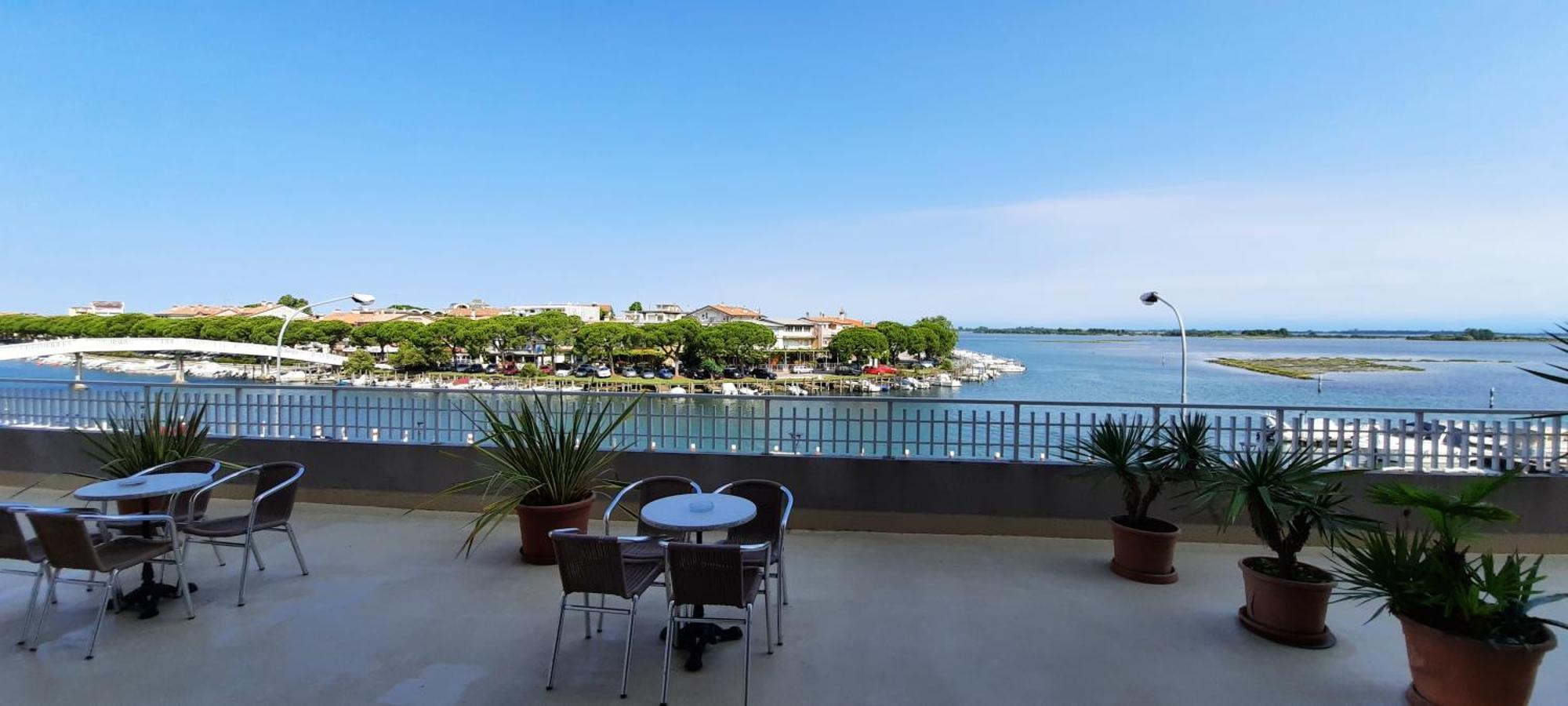 Carol Hotel 3*