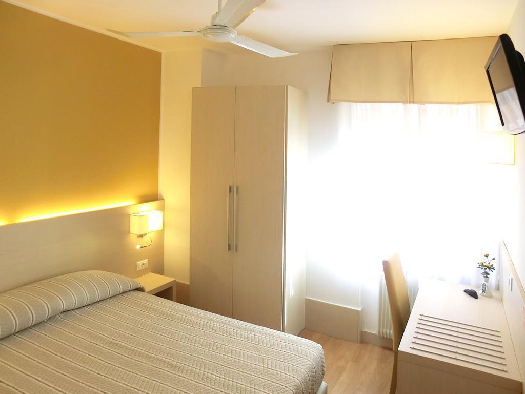 Hotel Carol